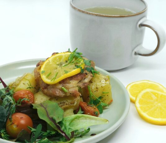 건강한 식단, 작은 변화가 만드는 큰 차이 a plate of food next to a cup of tea