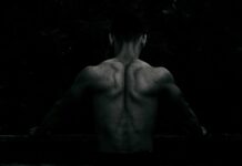 근육, 건강한 삶의 기초…효과적인 근육 관리법은? a man with his back to the camera