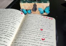 바쁜 일상 속 스트레스, 일상 속 작은 변화로 가볍게 다스리기 An open book sitting on top of a table