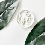 일상 속 마그네슘 섭취, 왜 중요할까? 관리법과 실천 루틴 안내 plate of white caplets